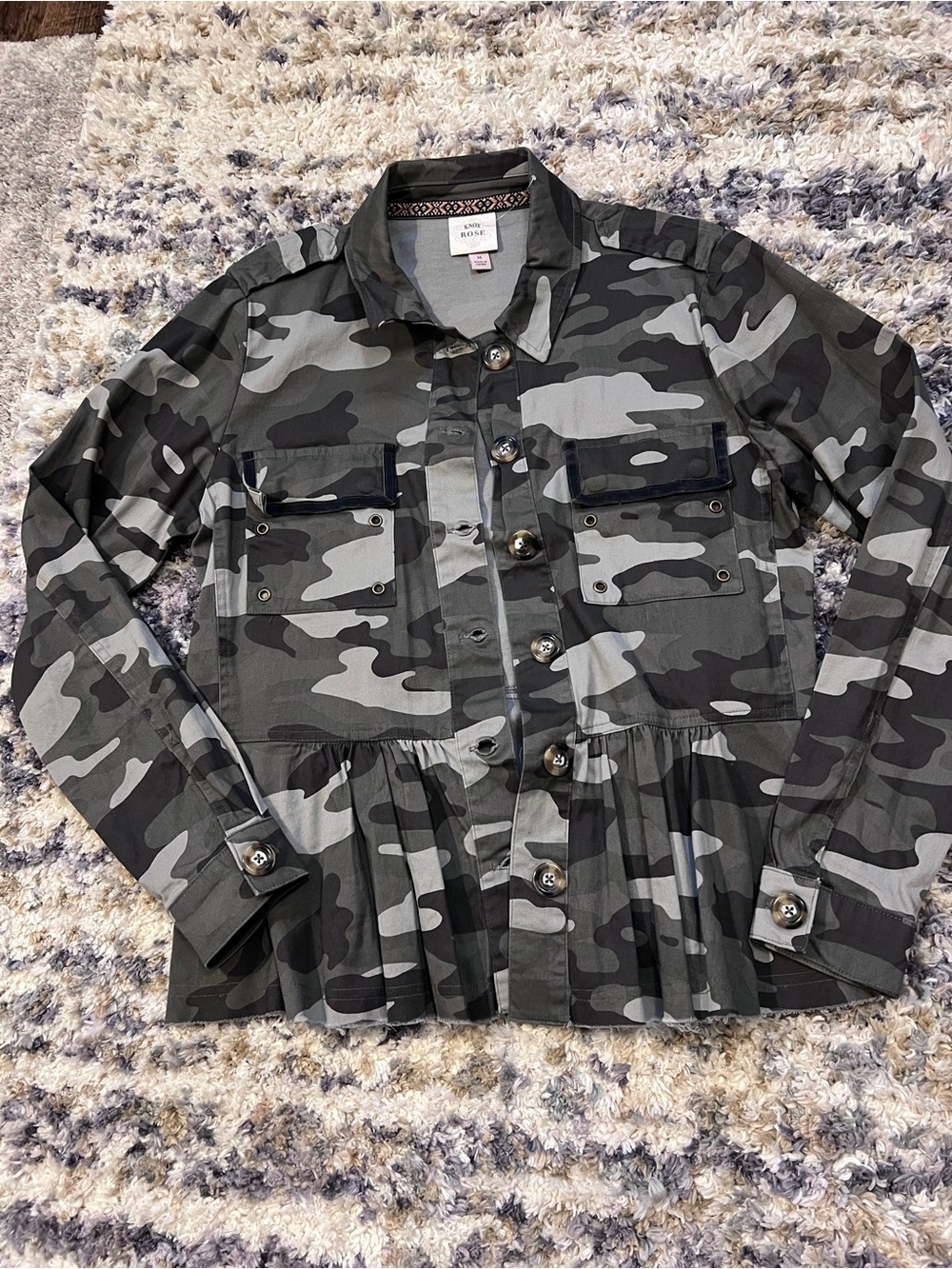 Knox Rose Women’s Gray Camo Button-Down Jean Jacket